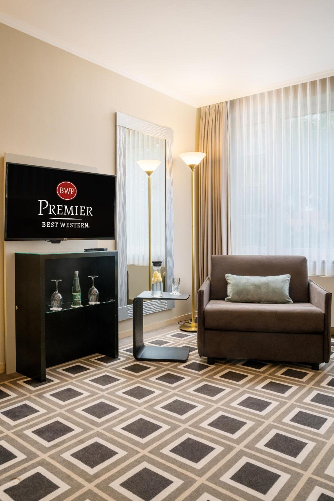 Western Premier Parkhotel Kronsberg 4*