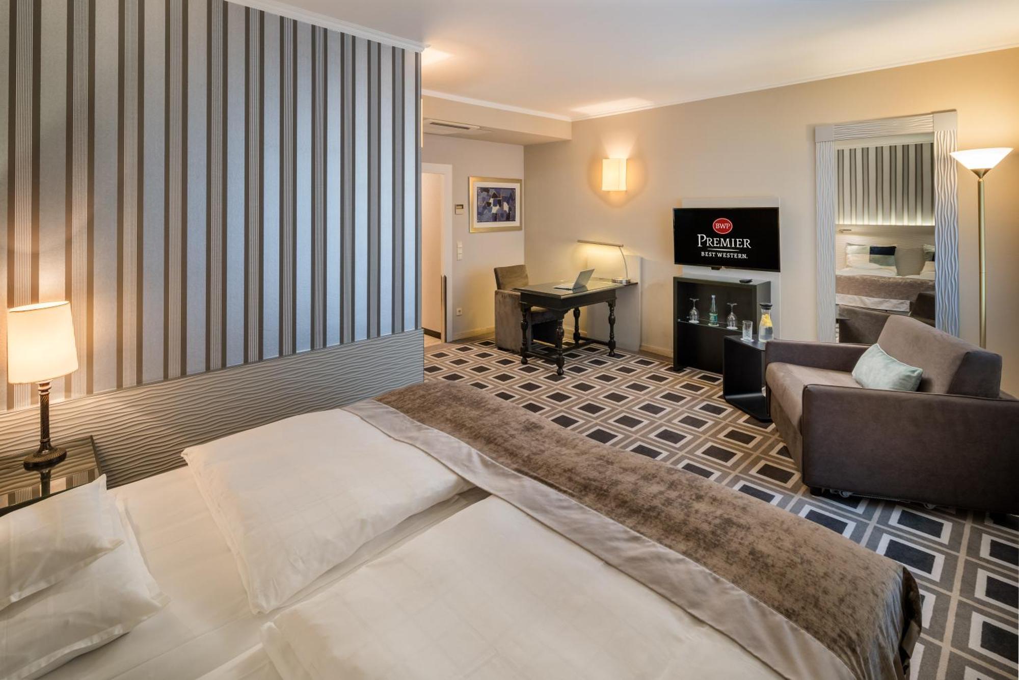 Hotel Western Premier Parkhotel Kronsberg 4*
